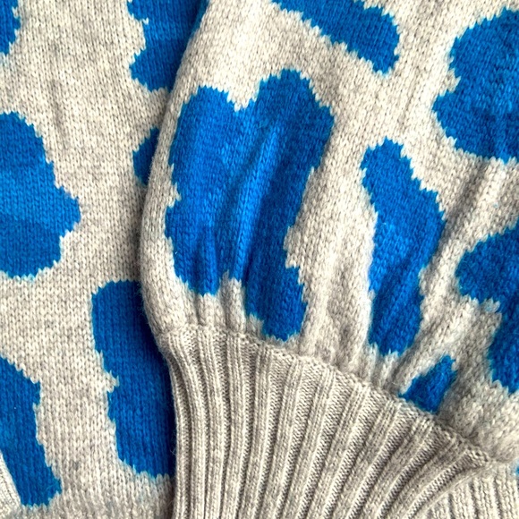 H&M Cozy Blue Leopard Sweater 💙 🐆 - Picture 6 of 9